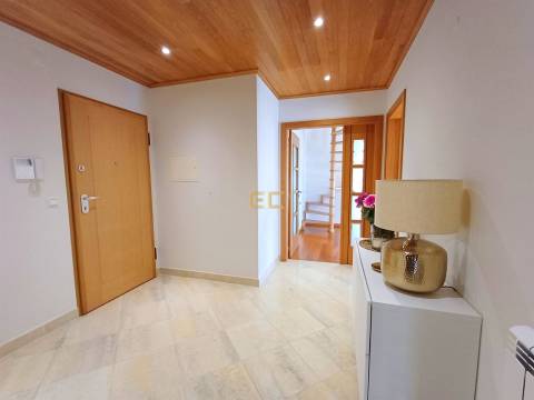 Apartamento T4 para para venda na Cerâmica!