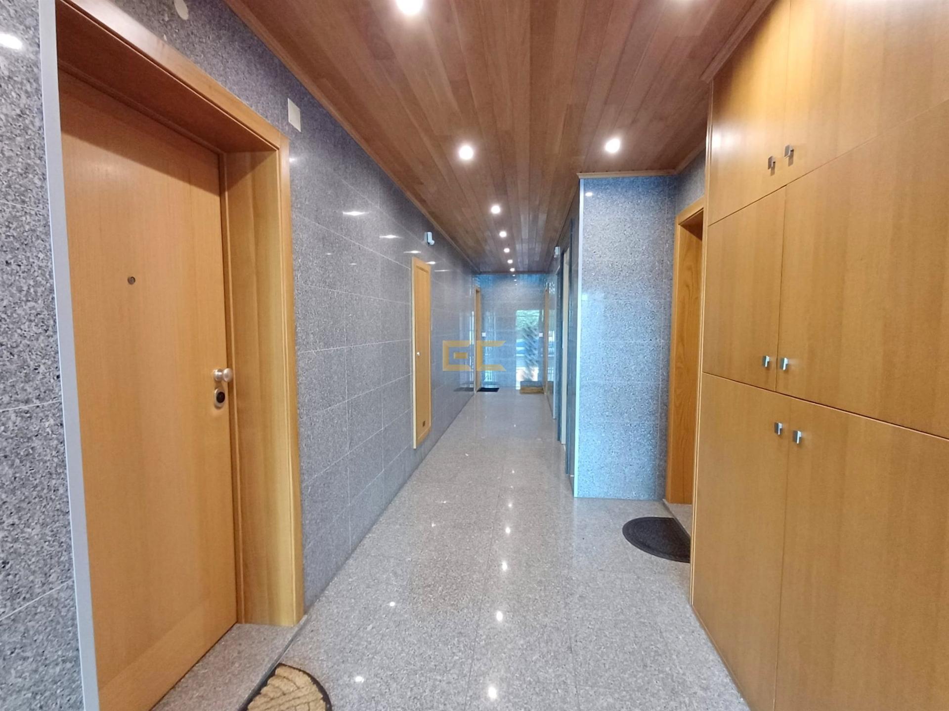 Apartamento T4 com garagem e arrumo,  para venda na Figueira da Foz- Cerâmica!