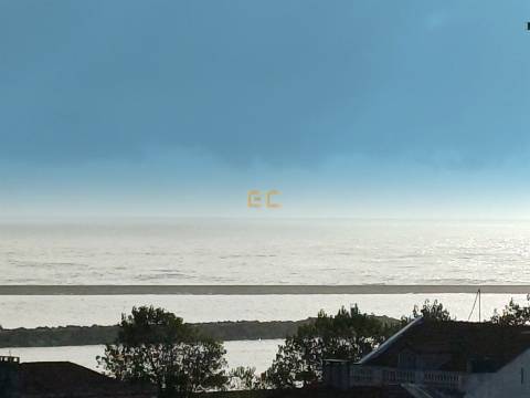 Apartamento T0 com lugar de garagem, para venda, junto à Marina e praia!