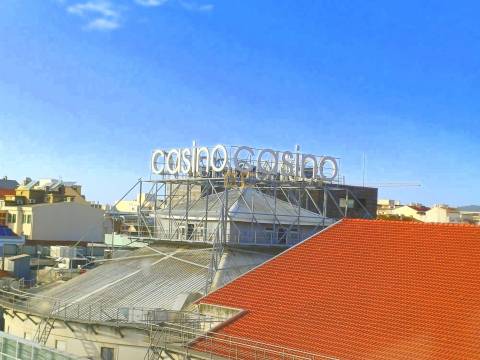 Apartamento T0 com lugar de garagem, para venda, junto à Marina e praia!