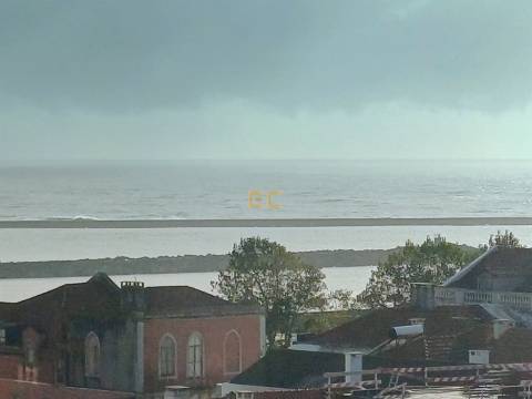 Apartamento T0 com lugar de garagem, para venda, junto à Marina e praia!