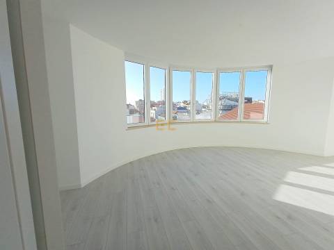 Apartamento T0 com lugar de garagem, para venda, junto à Marina e praia!