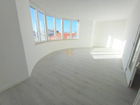 Apartamento T0 com lugar de garagem, para venda, junto à Marina e praia!