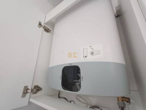 Apartamento T0 com lugar de garagem, para venda, junto à Marina e praia!