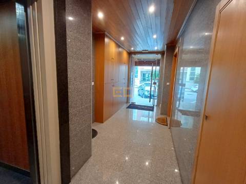 Apartamento T3, com garagem em Buarcos- Quinta da Cerâmica!