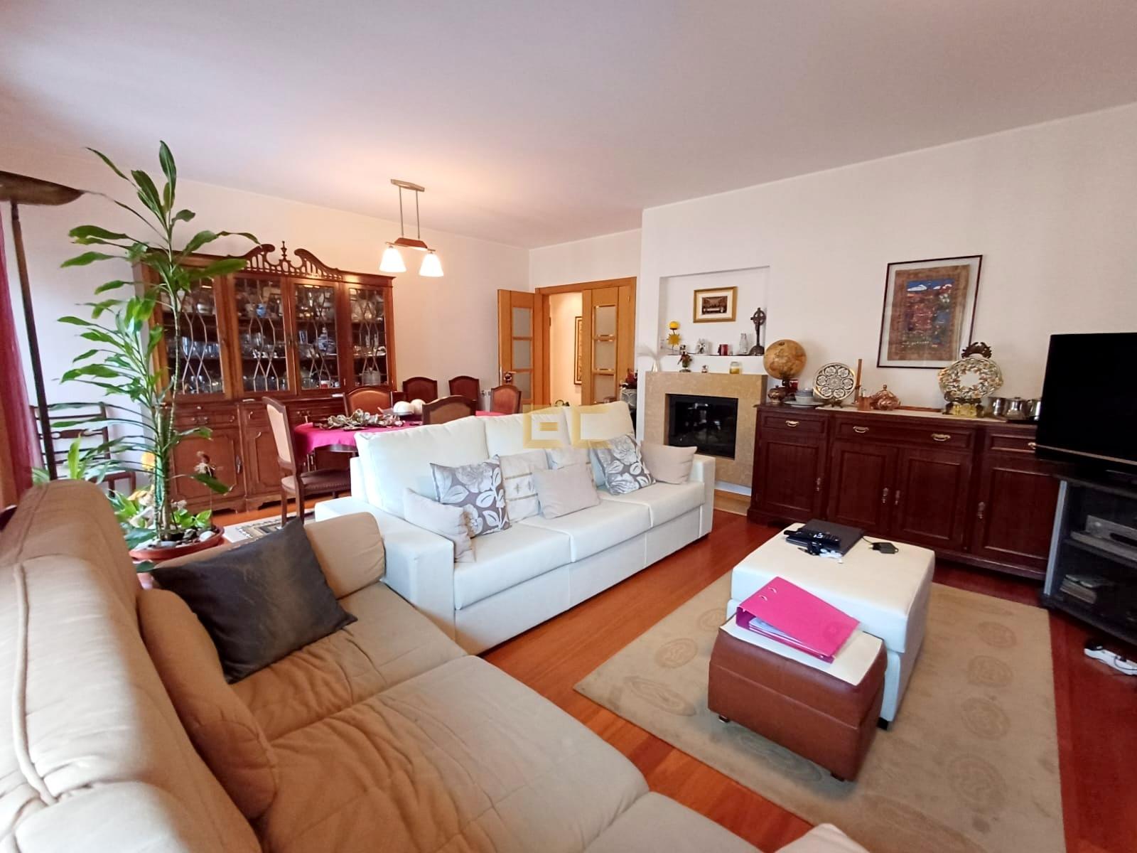 Apartamento T3, com garagem em Buarcos- Quinta da Cerâmica!