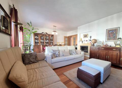 Apartamento T3, com garagem em Buarcos- Quinta da Cerâmica!