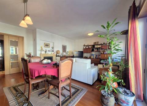 Apartamento T3, com garagem em Buarcos- Quinta da Cerâmica!