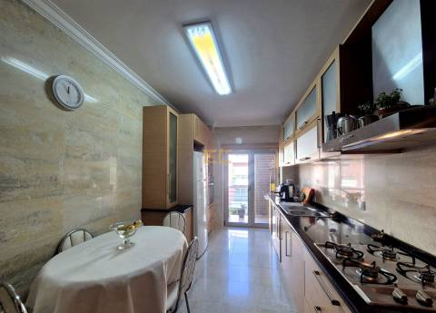 Apartamento T3, com garagem em Buarcos- Quinta da Cerâmica!