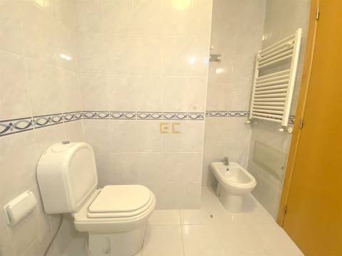 Apartamento T2, com garagem e arrumo, em Tavarede- Figueira da Foz!