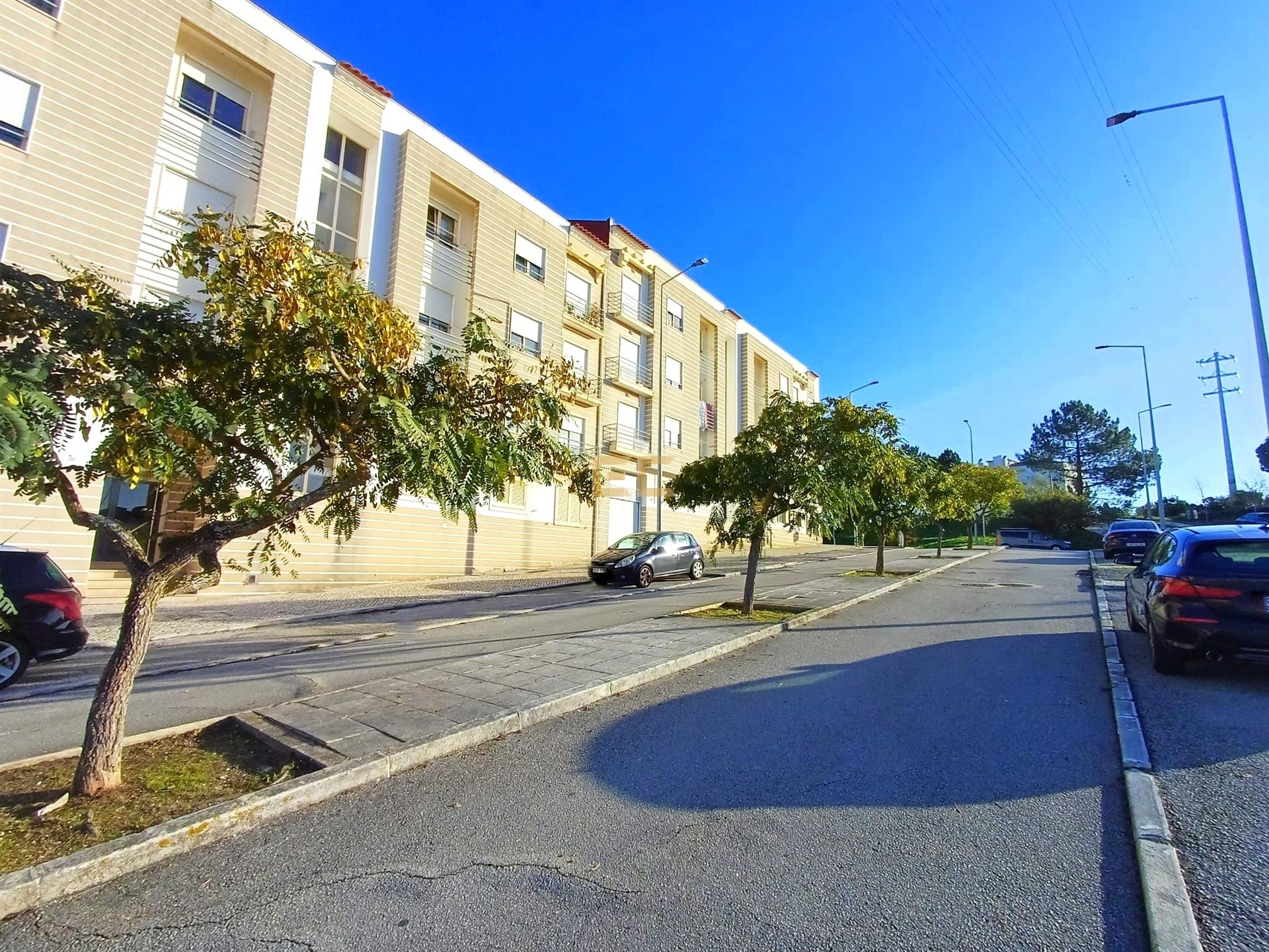 Apartamento T2, com garagem e arrumo, em Tavarede- Figueira da Foz!