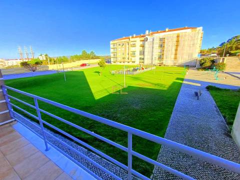 Apartamento T2, com garagem e arrumo, em Tavarede- Figueira da Foz!