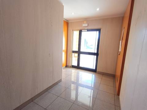 Apartamento T2, com garagem e arrumo, em Tavarede- Figueira da Foz!