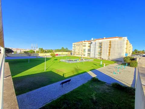 Apartamento T2, com garagem e arrumo, em Tavarede- Figueira da Foz!