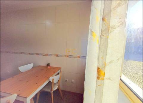 Apartamento T2, com garagem e arrumo, em Tavarede- Figueira da Foz!