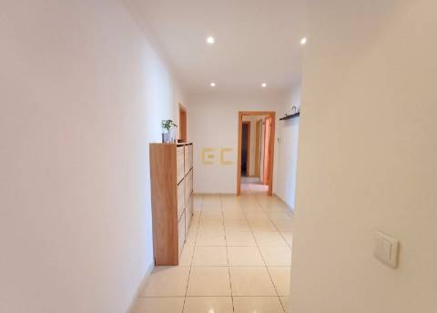 Apartamento T2, com garagem e arrumo, em Tavarede- Figueira da Foz!