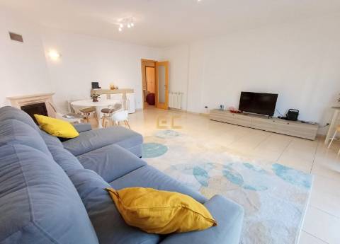 Apartamento T2, com garagem e arrumo, em Tavarede- Figueira da Foz!