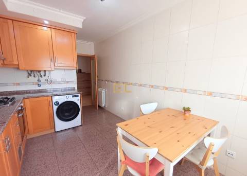 Apartamento T2, com garagem e arrumo, em Tavarede- Figueira da Foz!