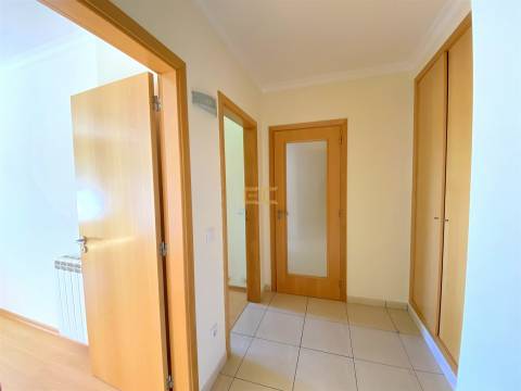 Apartamento T2, com garagem e arrumo, em Tavarede- Figueira da Foz!