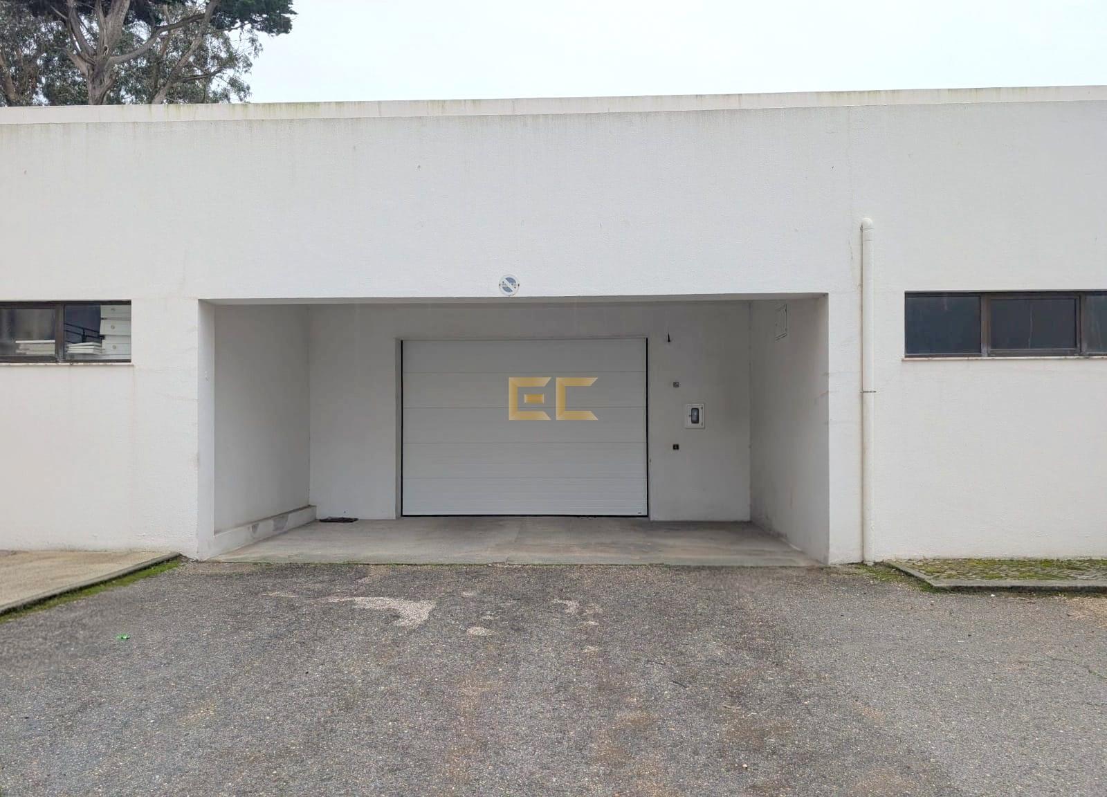 Garagem para venda nas Abadias!