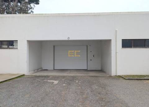 Garagem para venda nas Abadias!