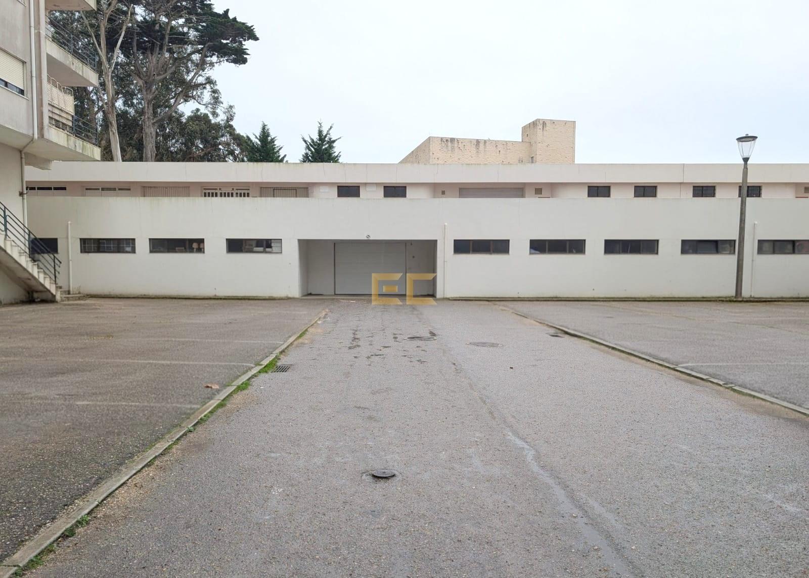 Garagem para venda nas Abadias!