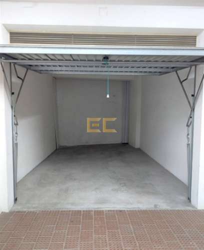 Garagem para venda nas Abadias!