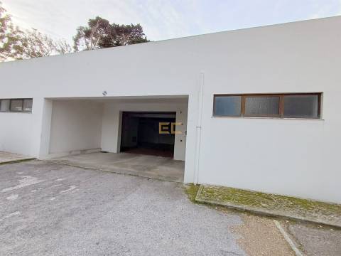 Garagem para venda nas Abadias!