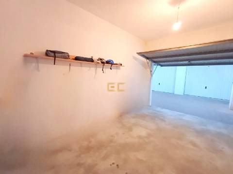 Garagem para venda nas Abadias!