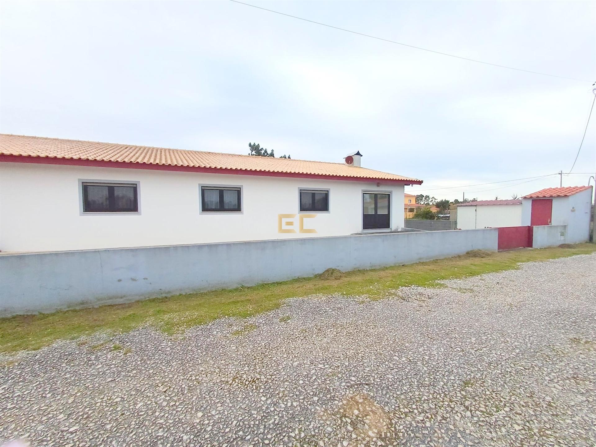 Moradia T3, com piscina e terreno - Bom Sucesso!