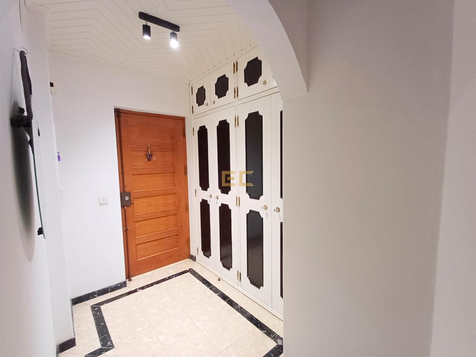 Apartamento T1K, com garagem, para venda - Praia de Buarcos!
