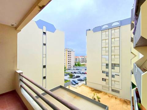 Apartamento T2, com garagem- Alto do Forno!