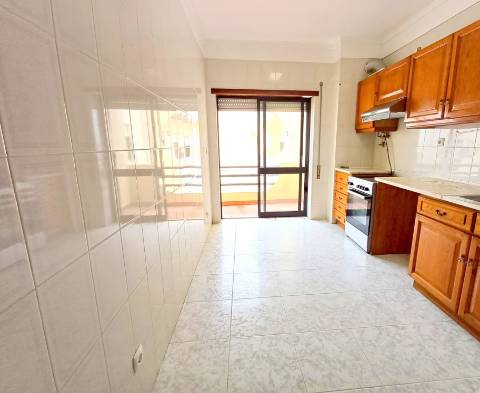 Apartamento T2, com garagem- Alto do Forno!