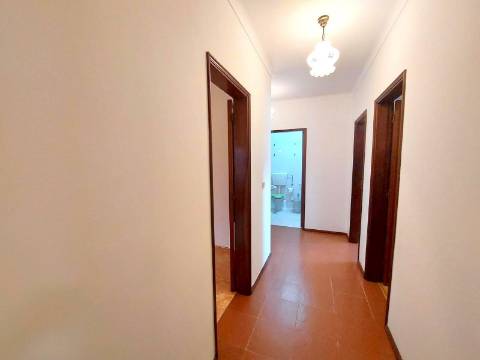 Apartamento T2, com garagem- Alto do Forno!