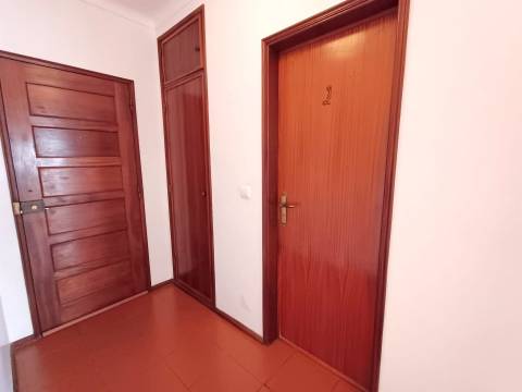 Apartamento T2, com garagem- Alto do Forno!