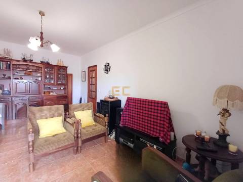 Apartamento T2, com garagem- Alto do Forno!