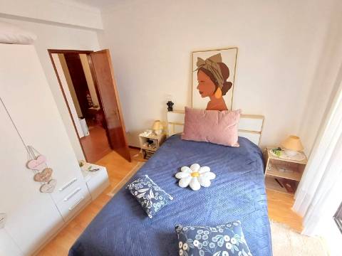 Apartamento T2, com garagem- Alto do Forno!