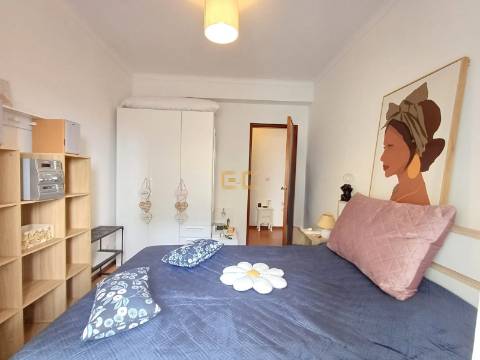 Apartamento T2, com garagem- Alto do Forno!