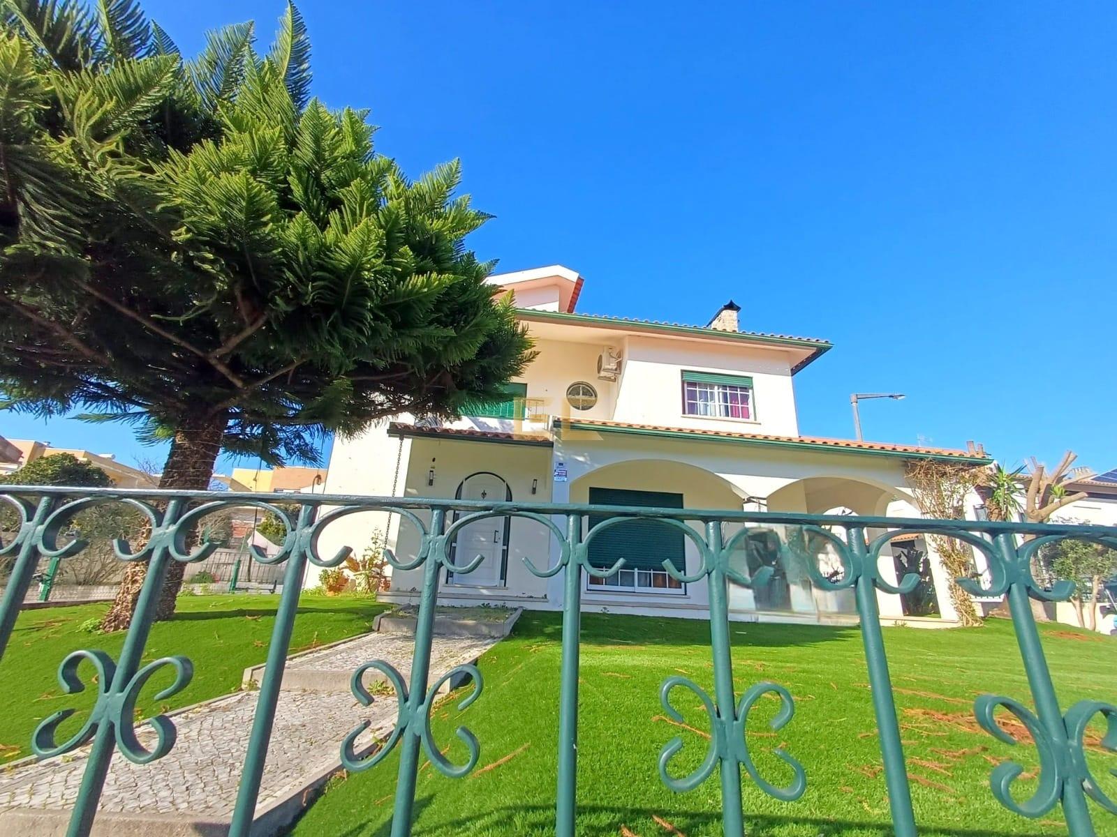 Moradia T5 unifamiliar - Tavarede