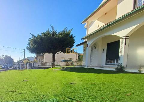 Moradia T5 unifamiliar - Tavarede