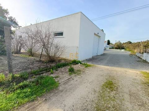 Armazém comercial com Negócio em Funcionamento – Cadima (Cantanhede)