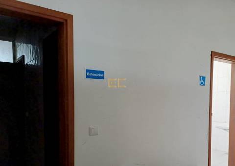 Armazém comercial com Negócio em Funcionamento – Cadima (Cantanhede)