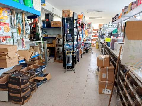 Armazém comercial com Negócio em Funcionamento – Cadima (Cantanhede)