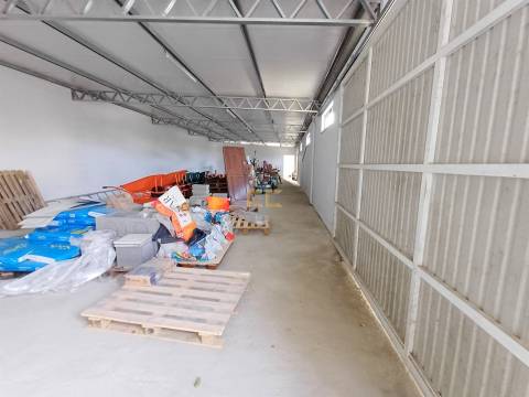 Armazém comercial com Negócio em Funcionamento – Cadima (Cantanhede)