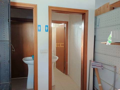 Armazém comercial com Negócio em Funcionamento – Cadima (Cantanhede)