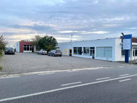 Armazém comercial com Negócio em Funcionamento – Cadima (Cantanhede)