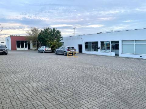 Armazém comercial com Negócio em Funcionamento – Cadima (Cantanhede)