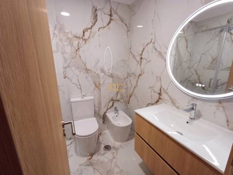 Apartamento T2 de Prestígio com Vista Mar!