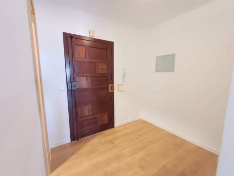 Apartamento T2 de Prestígio com Vista Mar!