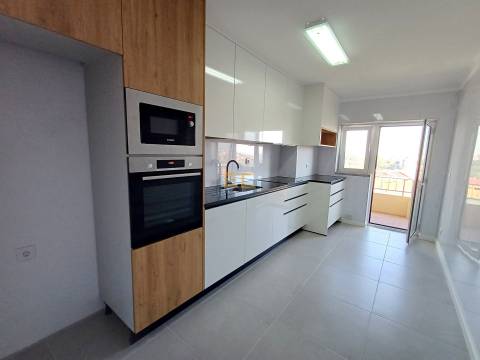 Apartamento T2 de Prestígio com Vista Mar!